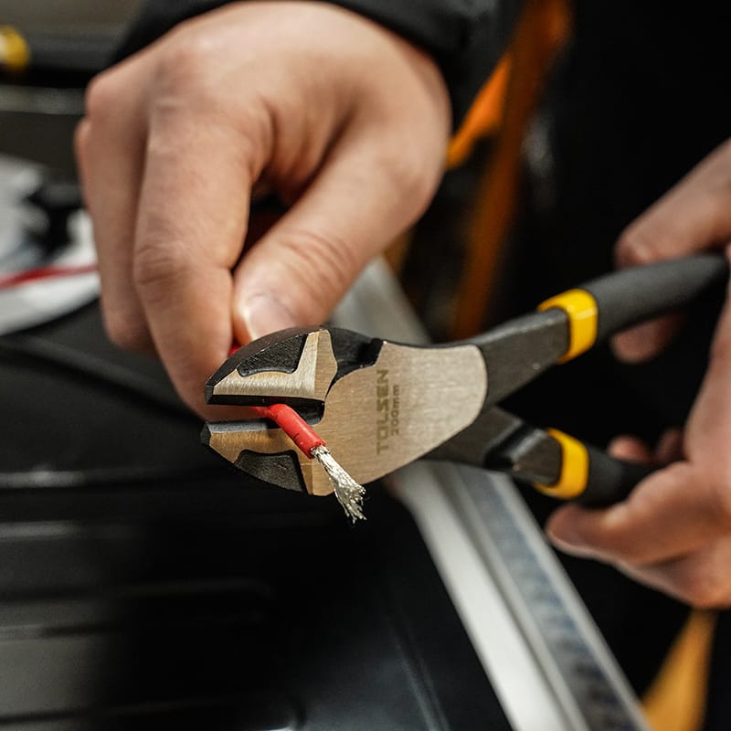 HIGH LEVERAGE DIAGONAL CUTTING PLIERS thumbnail 6